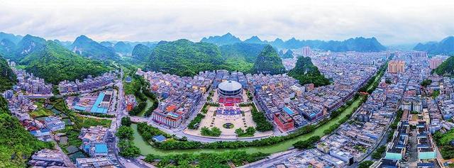 石缝中的“脱贫果”东风公司助力马山县退出贫困县序列