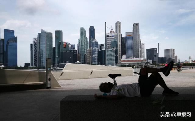 新加坡经济陷技术性衰退 复苏之路预计缓慢崎岖
