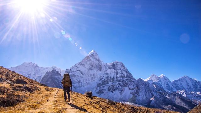 户外用品上市公司半年考：疫情之下集体亏损，卖口罩、防护服展开自救
