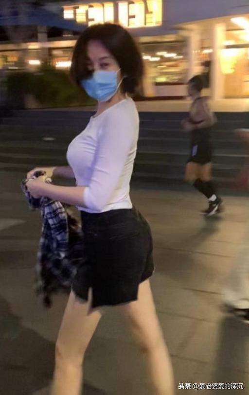 51岁许晴身材火辣