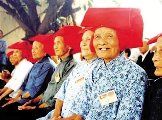 佛山文脉 三水妇女百年前闯南洋 用柔软的肩膀扛起一家之重