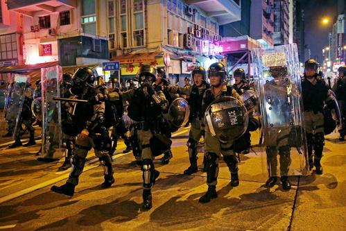港警过度使用武力却不受惩处？新疆教培中心是“集中营”？外交部驳斥！