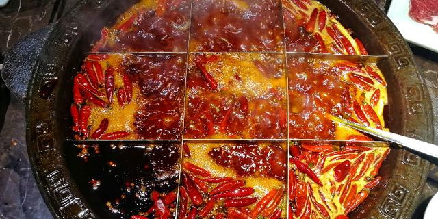 小龙坎一门店两年制售2吨地沟油 回应称系加盟店