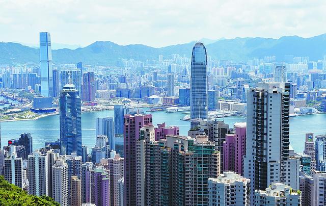 国安法落地，香港人盼经济回暖