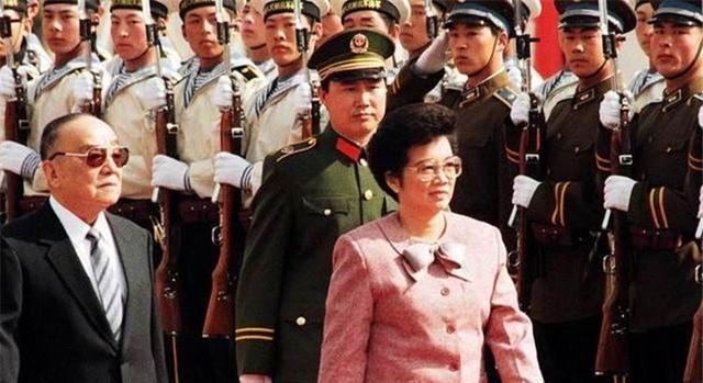 亚洲首任女总统，数次回国寻根，并和女儿说：“我们是中国人”
