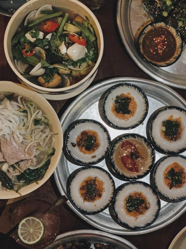 | 新加坡美食探店之地道越南菜 打卡了一间非常心仪的越南餐馆【MOC Cottage】，位于Tanjong Pagar众多大排长龙的韩国餐馆和日本餐馆中间，显得十分不起眼。餐厅的装修充满了浓浓的越南风
