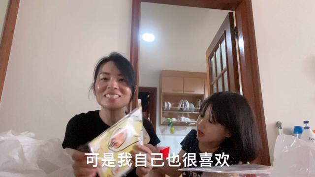 新加坡有有妈妈去了趟超市 看看买了什么好东西这么高兴