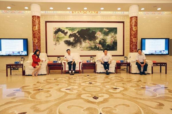 岂曰无衣，与子同袍——欧美同学会“海归好医生与海外留学生在线对话”扫描