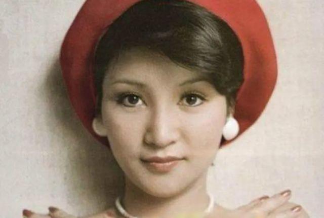 狄波拉有多美？嫁给顶流谢贤，跟赌王有一段情被传诞下私生子？