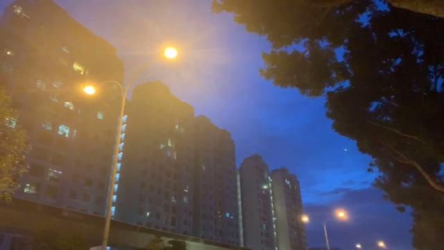 今天去MOM，无意听到中国大叔在新加坡工作遇到的烦恼，感慨颇多