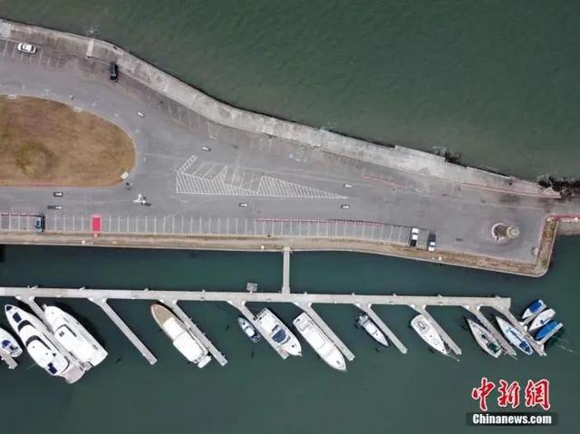 美国累计死亡近13万例，白宫还要大搞独立日庆典……
