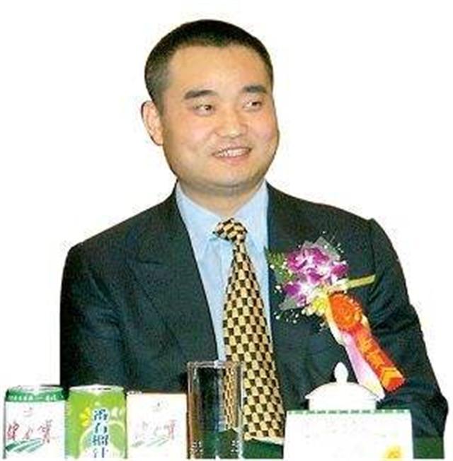 套取健力宝、将自己包装成“民族英雄”——“神”人张海的江湖路