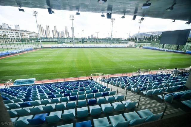 高大上！中超大连赛区恒大特殊照顾，餐厅融入新加坡和八冠王元素