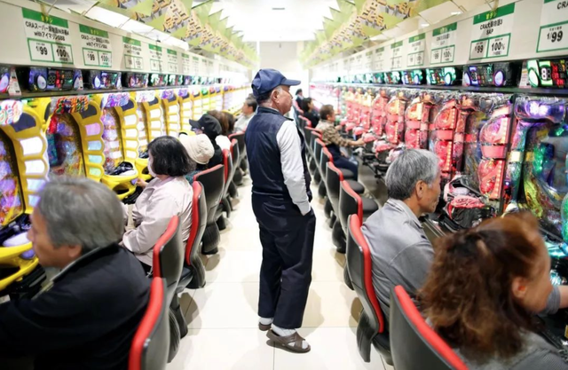 千万日本人爱玩游戏机柏青哥，靠赌拉动日本经济，眼红国人买买买