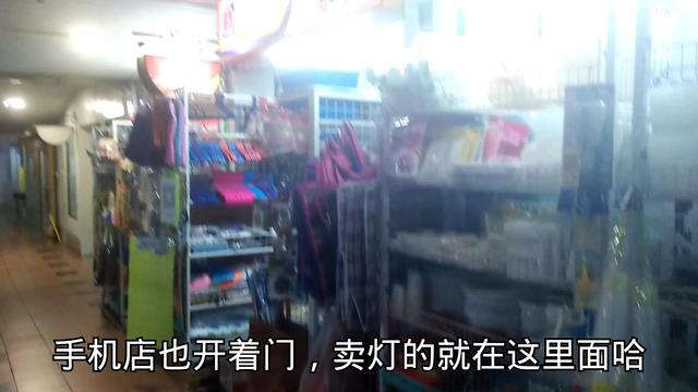 396期：新加坡二次解封后，店铺都开门，人很多， 买个灯