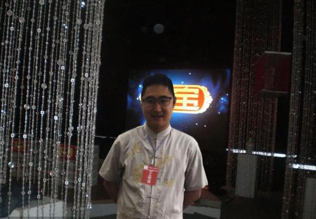 古玩头部主播李鉴宸：2个月成交10亿，新加坡1.8亿购买别墅