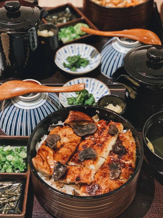 | 新加坡美食探店超美味的松露鹅肝鳗鱼饭  又来吃鳗鱼饭啦，依旧是首选新加坡很火的【满鳗 Man Man Japanese Unagi Restaurant】，之前打卡过位于Tanjong Pagar