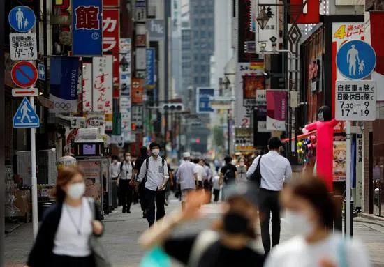 北京应急响应调为三级 全国影院复工首日票房破百万 中国船舶集团1元甩卖旗下船厂全部股权 华为斥资1000万英镑在英国开三家体验店