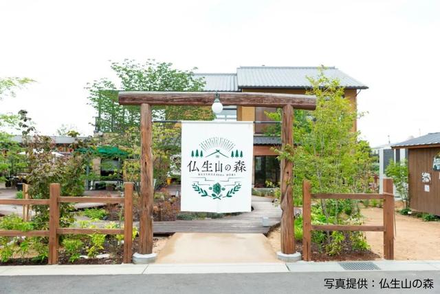 将整个小镇变成一座旅馆，日本佛生山的地方再生经验值得学习