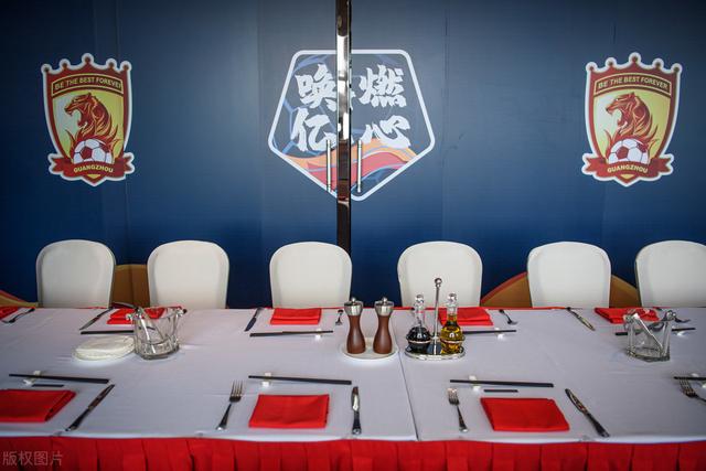 恒大中超营曝光！广东三强训练场相连，鱼尾狮和足球元素布满餐厅