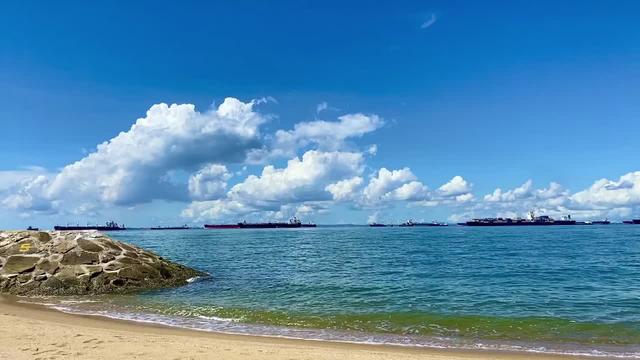 新加坡 东海岸 听海的声音。