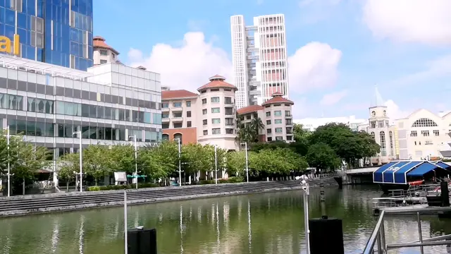 克拉码头是到新加坡的必游之地，建议夜间去那，吃喝观景两不误。