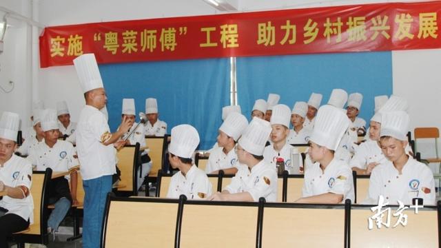 粤菜师傅｜揭阳“潮菜师傅”传承千年历久弥新，以至简厨艺还原最浓乡土味
