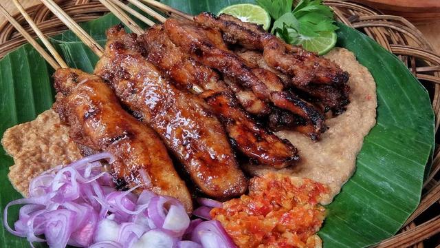 东南亚的烤串儿，味美喷香的沙爹，融合了多种味道的下酒神器