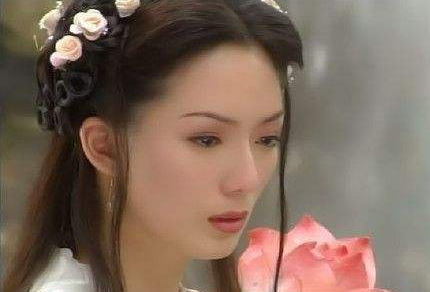 “最美何仙姑”郑秀珍：被骗4亿，入新加坡“穷籍”，被批苦命相