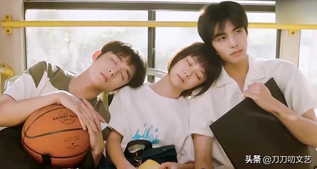 仨小孩太加分！《以家人之名》开分8.6收视第一，10后童星崛起了