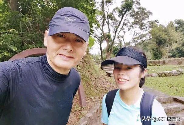 周润发光环之下：浪子变成宠妻狂魔，吝于钱财到裸捐56亿家产