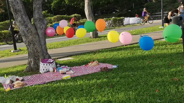 新加坡东海岸公园吹海风，祖孙俩都嗨