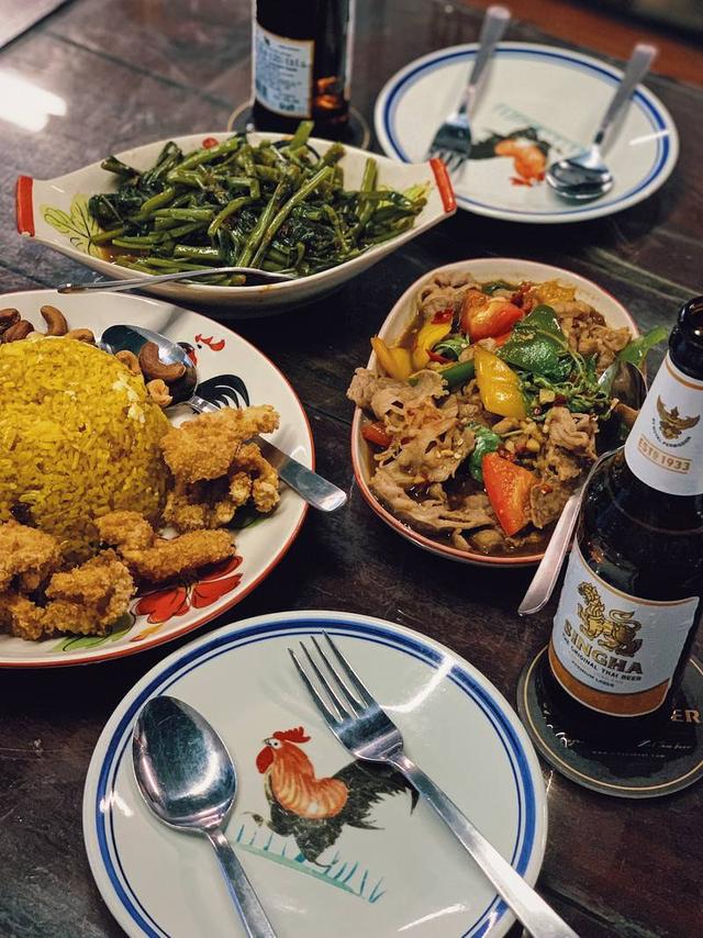 新加坡美食| 隐藏在中峇鲁里的泰国美食 今天推荐一间泰国美食餐厅【Little Elephant Thai Bistro】，这家隐藏在新加坡最古老的住宅区中峇鲁里的泰式餐厅，就位于Tiong Bahr