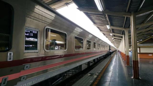 坐着火车游泰国，带你看看泰国的火车文化，体会不一样的旅游风情