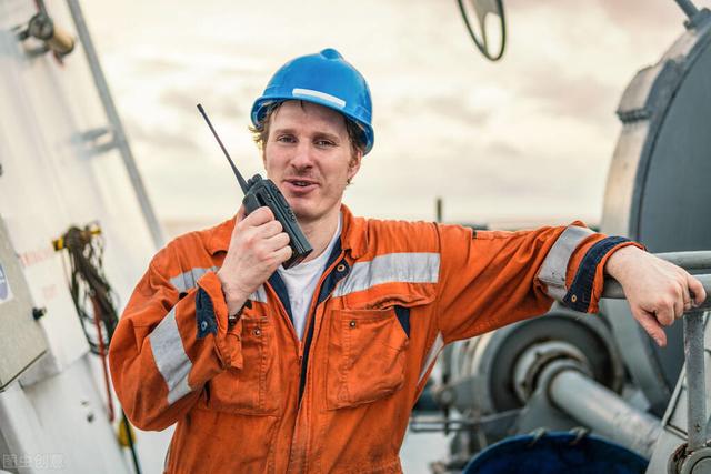 船东哭吧！凡有船员超期服务的，租家一概拒租