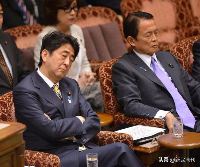 创下日本首相连续执政新纪录后，安倍迎来新的挑战