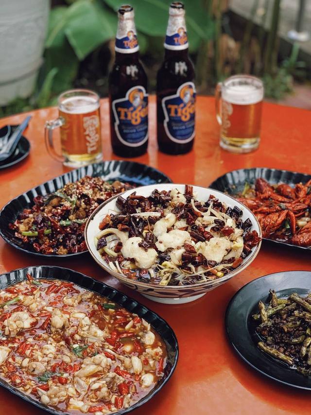 新加坡美食| HDB食阁里的绝味川菜馆  今天朋友带我去了位于Bukit Merah View的金山岭咖啡馆，其中有一间不太起眼的川菜档口【辣师傅】，主打的是各类川菜，在HDB楼下的食阁尽然能有如此美