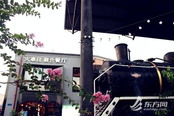 了不起的小店｜老爸“任性”收藏绿皮火车 女儿花七年开成“网红”餐厅