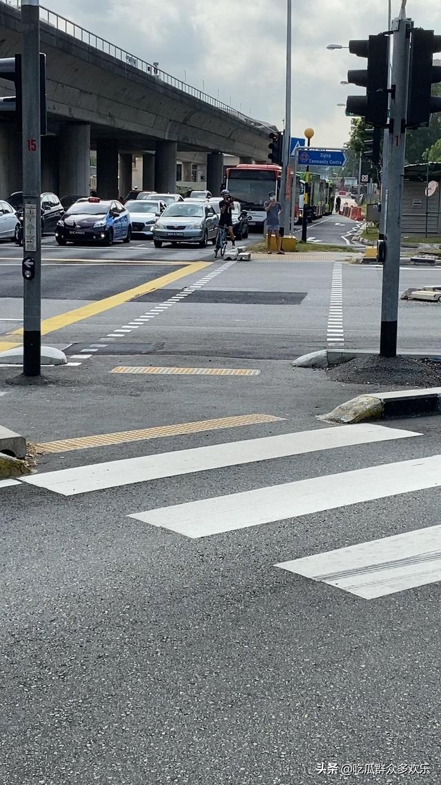 新加坡国庆！军队巡游