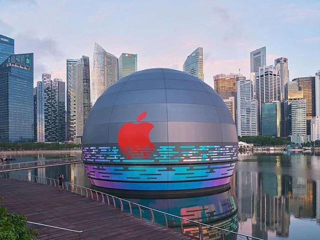 首家建在水上的Apple Store，新加坡这家苹果店想用球体和水波纹打造创意空间