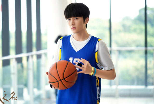 贺子秋二次被抛弃，在英国举目无亲，沦落到饭店帮厨