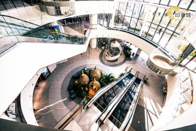 LV单店月吸金1.5亿，海底捞、九毛九、百货们业绩暴跌，Costco要去深圳了？| 赢商周报