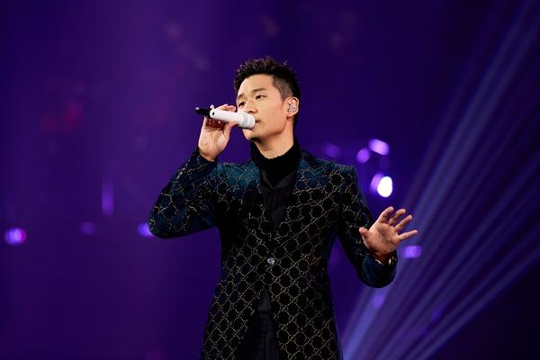 周兴哲登上美国时代杂志 全程英文受访展国际高度