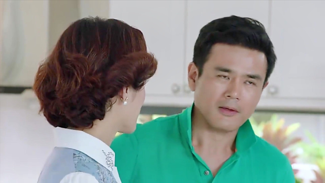 亲密的搭档：史蒂文着急回新加坡公司，前来和丽莎道别