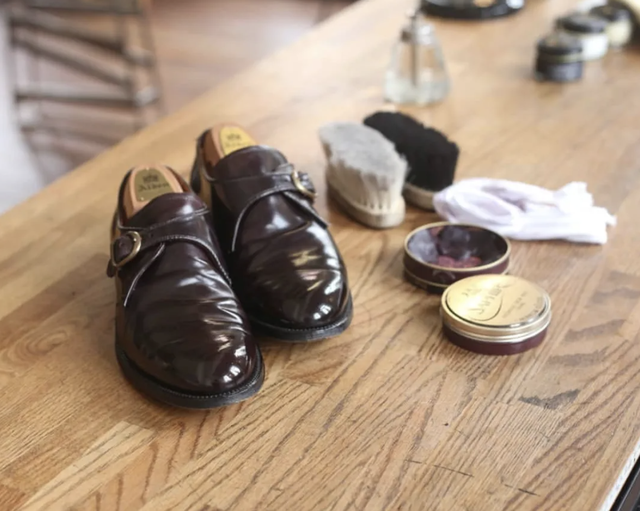你真的会擦皮鞋吗？精品男装店教你最正确的擦鞋手法