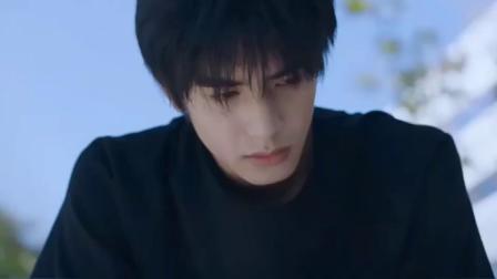 凌霄要去新加坡读书，尖尖不舍大哥泪流不止