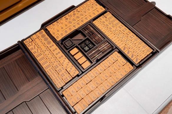 莫得灵魂！爱马仕纯皮质麻将引热议：29万颠覆三观