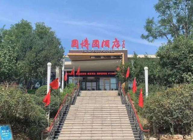 凉快还全免费！今夏一定要打卡的湖公园：挖沙呲水，拿网捞鱼，还有大草坪疯跑