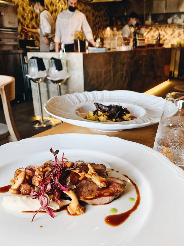 新加坡美食| 拥有米其林一星的河景午餐  打卡了一家拥有米其林一星光环的意大利餐厅【Braci】，位于新加坡Boat Quay的一栋小洋楼的5楼，虽然入口有些隐蔽，在新加坡河畔这条拥有各种美食的街上，