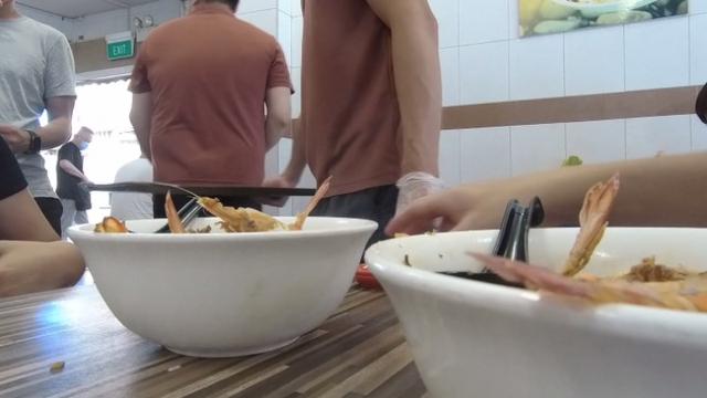 第一次在新加坡吃虾面和五香